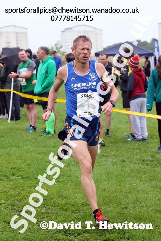 Senior mens relay, Sunderland Harriers Open Cross Counry, Farringdon Park, Sunderland. Photo: David T. Hewitson/Sports for All Pics